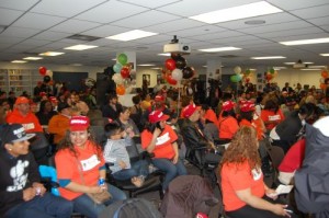 New York City elected officials, including Mayor Bill de Blasio, told RWDSU “carwasheros” that they support their right to join a union and their fight for economic justice. 
